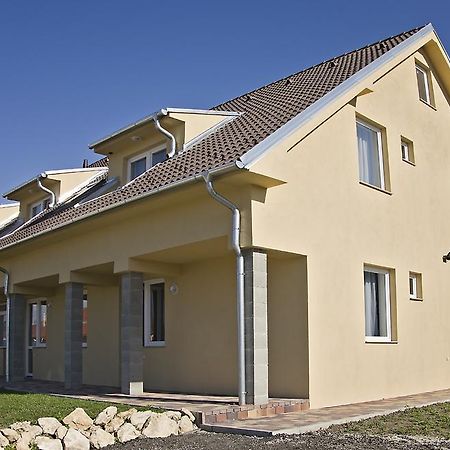 Luca Apartman Sopron Ngoại thất bức ảnh